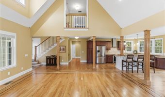 71 Norton Ave, Cranston, RI 02920