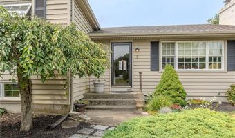 8 Spruce Ave, Middletown, RI 02842