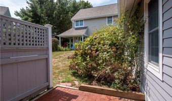 318 Corey Ln 318, Middletown, RI 02842