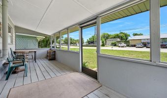 55521 FRONT St, Astor, FL 32102