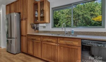 5 Fairway Dr, Arden, NC 28704