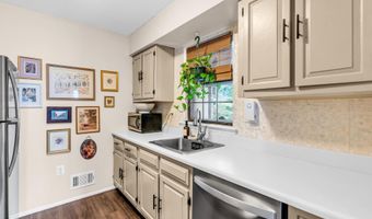 212 Wellington Pl, Aberdeen, NJ 07747