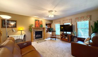 6701 Three Lakes Pkwy, Des Moines, IA 50320