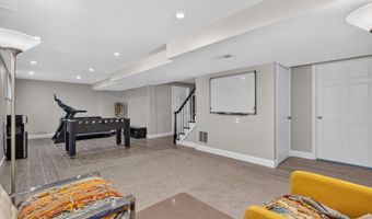 6720 NEWBOLD Dr, Bethesda, MD 20817