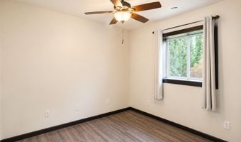 1208 Plum Ln, Aberdeen, SD 57401