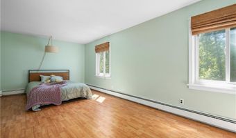 8 Westgate Rd, Cumberland, RI 02864