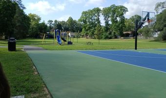 35 Fairview Dr, Middletown, NJ 07748
