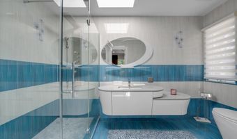 10 Macy Dr, Hewlett Bay Park, NY 11557