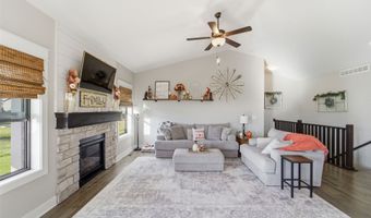 1404 S 10th St, Adel, IA 50003