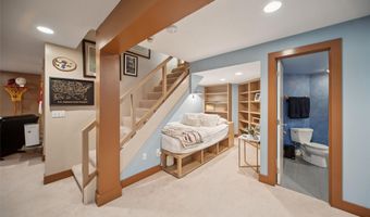 3016 Fox Hollow Cir, Des Moines, IA 50321