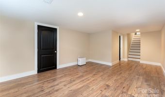 15 Eaglebear Dr, Asheville, NC 28806