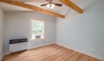 8 Magnolia Ln, Starks, ME 04911