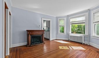 7 Caswell Ave, Newport, RI 02840