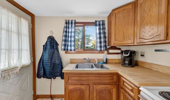 15 Hazen St, Chester, CT 06412