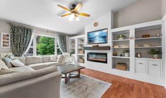 38796 N Kenmore Rd, Antioch, IL 60002