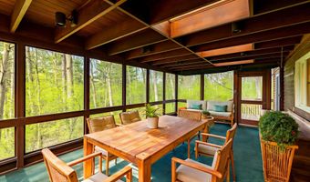 3949 Waldenwood Dr, Ann Arbor, MI 48105