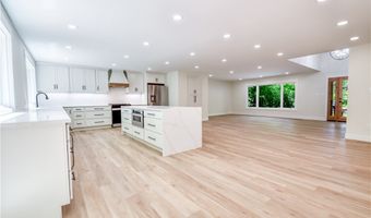 19121 Brewster Rd, Aurora, OH 44202