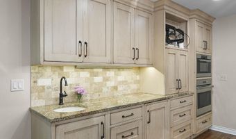 326 Greentree Ln NE, Ada, MI 49301