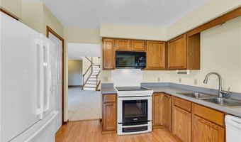 120 Ambleside Way, Amherst, OH 44001