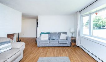 8 Andover Rd, Beverly, MA 01915