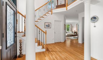53 Essex Rd, Bedford, NH 03110
