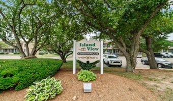 33 Bay Path Way 33, Branford, CT 06405