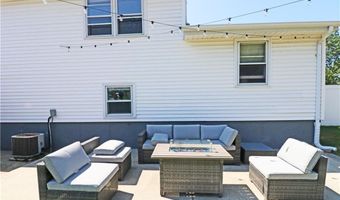 62 Valleybrook Dr, East Providence, RI 02914