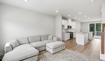 5 Pelham Ln, Bayville, NJ 08721