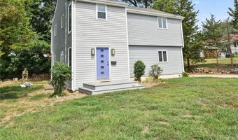 28 Sand Hill Dr, North Kingstown, RI 02852