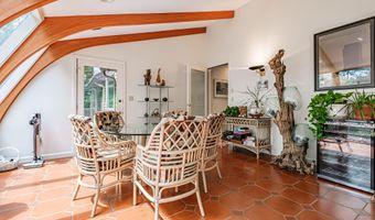 15 Inverness Rd, Falmouth, ME 04105