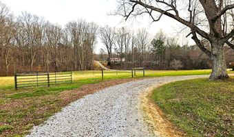 13521 Dykeland Rd, Amelia Court House, VA 23002