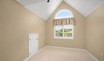 40 Alpine Estates Dr, Cranston, RI 02921