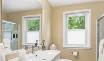 4 Hunters Rd, Bedford, NH 03110