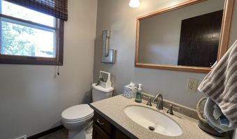 1021 NE 15th Ave, Aberdeen, SD 57401