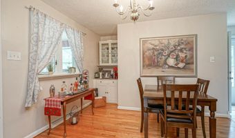 215 E LAKE Dr, Audubon, NJ 08106