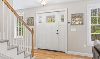 90 Village Place Dr, Barrington, NH 03825