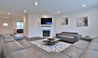 620 N Sullivan St, Addison, IL 60101
