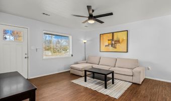 904 SE 4th St, Bentonville, AR 72712