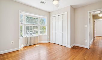 121 S FENWICK St, Arlington, VA 22204