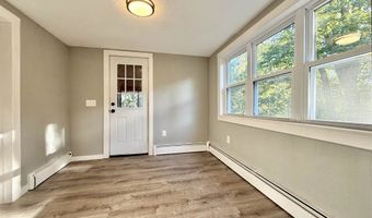 29 Fordway St, Derry, NH 03038