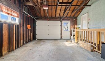91 Weeden Ave, East Providence, RI 02916