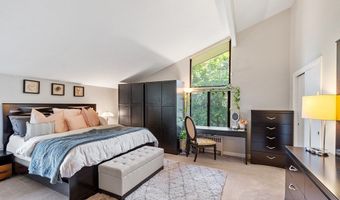 7 Longwood Dr 212, Andover, MA 01810
