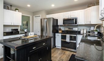 637 White Pine Dr, Adams Twp., PA 16046