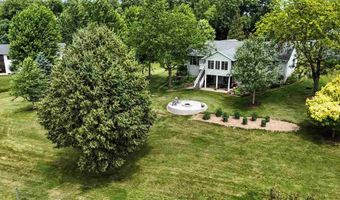 5709 Oak Crest Hill Rd SE, Riverside, IA 52327
