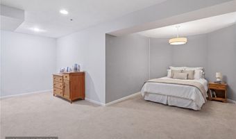 315 Glengarry Dr, Aurora, OH 44202