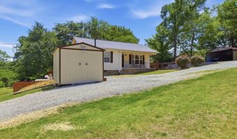 432 2nd St, Big Sandy, TN 38221