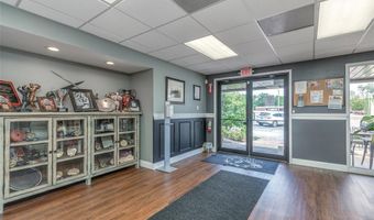 920 Kehrs Mill Rd, Ballwin, MO 63011