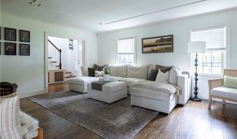 31 Bowen St, East Providence, RI 02916