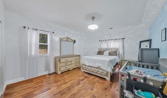 62 Bayside Ave, Amity Harbor, NY 11701