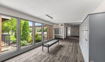 4 Pine Tree Dr 212, Arden Hills, MN 55112